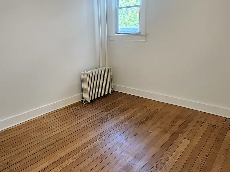 725-727 Warren St #3 — Photo 5