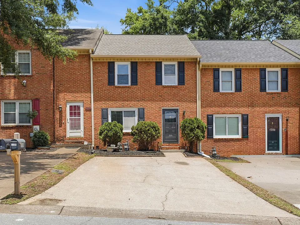 1100 Westfield Trce SE
