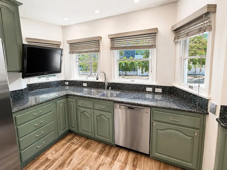 301 N Doheny Dr — Photo 9