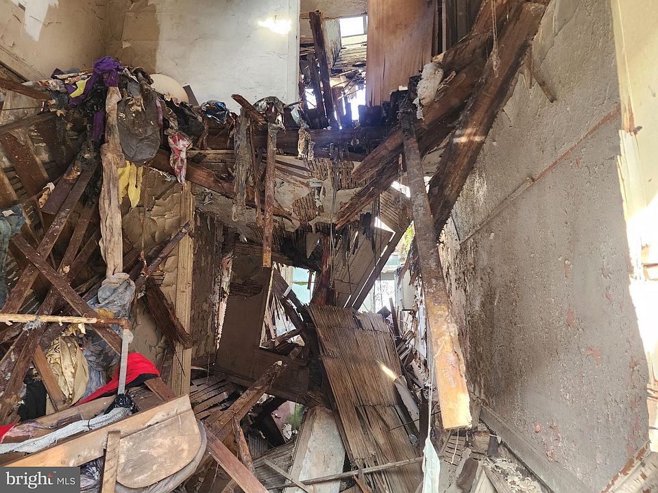 2nd image of 1126 McKean Ave