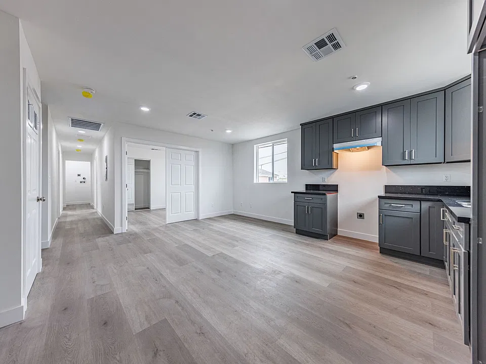 1617 W 55th St