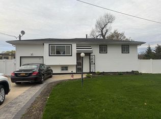 355 W 15th St, Deer Park, NY 11729