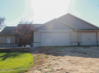 8133 98th St, Wyoming, IA 52362