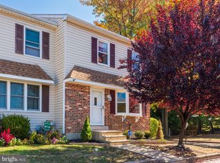 900 Greenhouse Dr, Secane, PA 19018