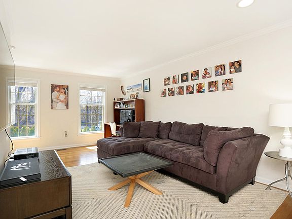 2nd image of 55 Waterford Ln #1