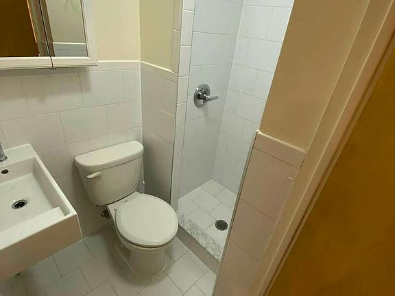 5th image of 351 W 29th St APT 11