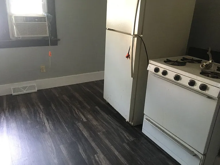 313 Dearborn Ave — Photo 5