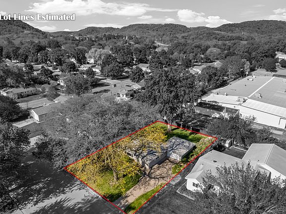 3rd image of 407 Hiawatha Blvd