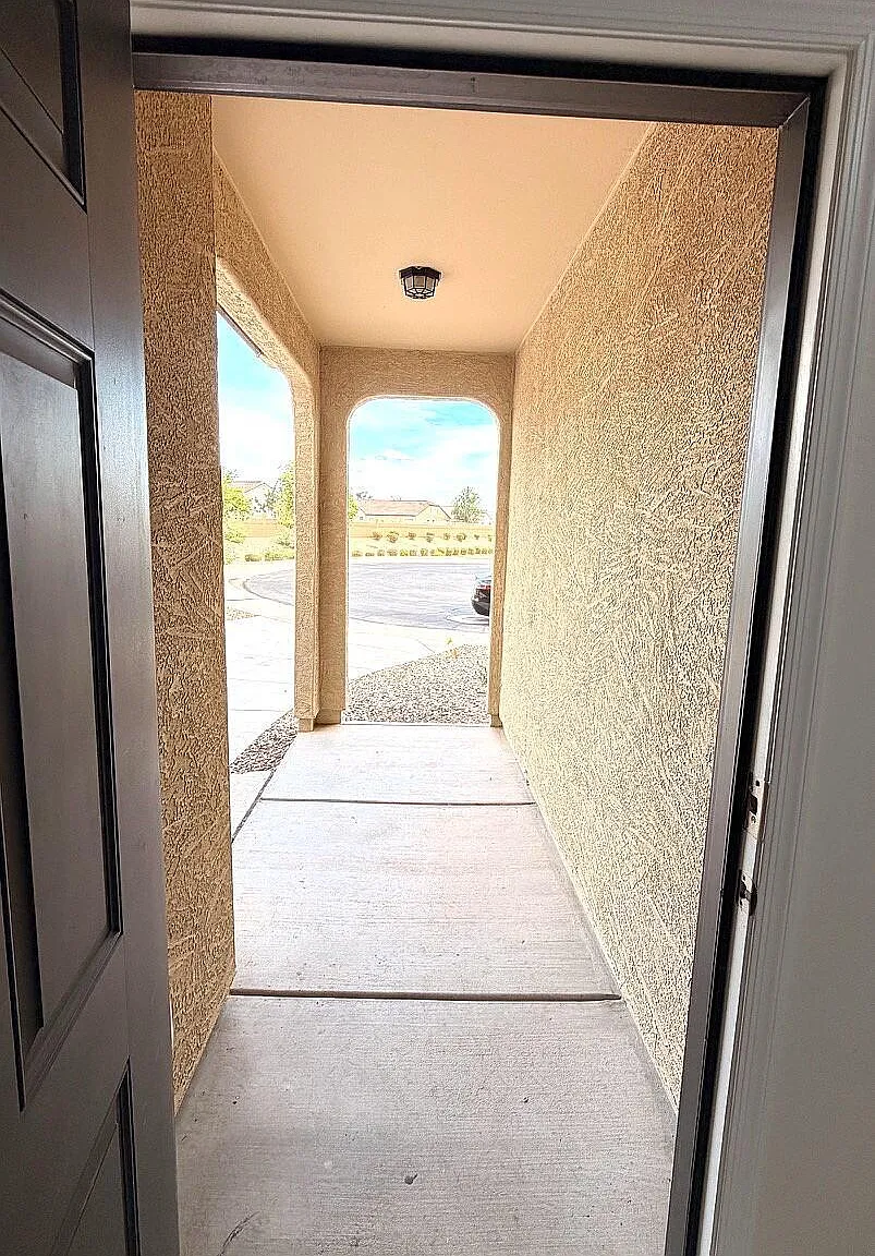 3 bed, 2.0 bath, 1665 sqft, $1,749 — Photo 3