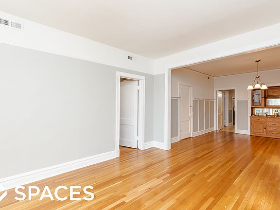 2nd image of 1472 W Farragut Ave #2