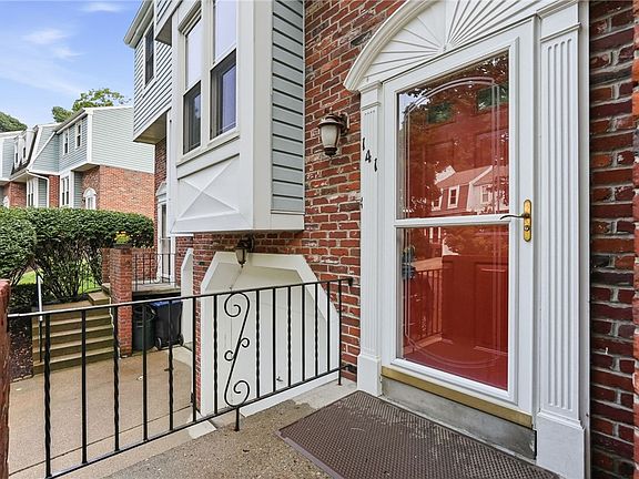 5th image of 141 Spruce Ct