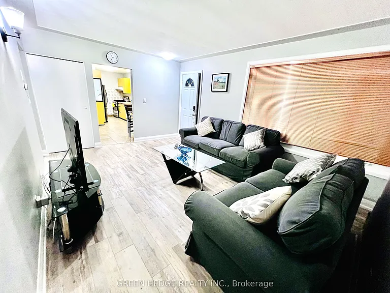 34 Stanley Ave — Photo 4