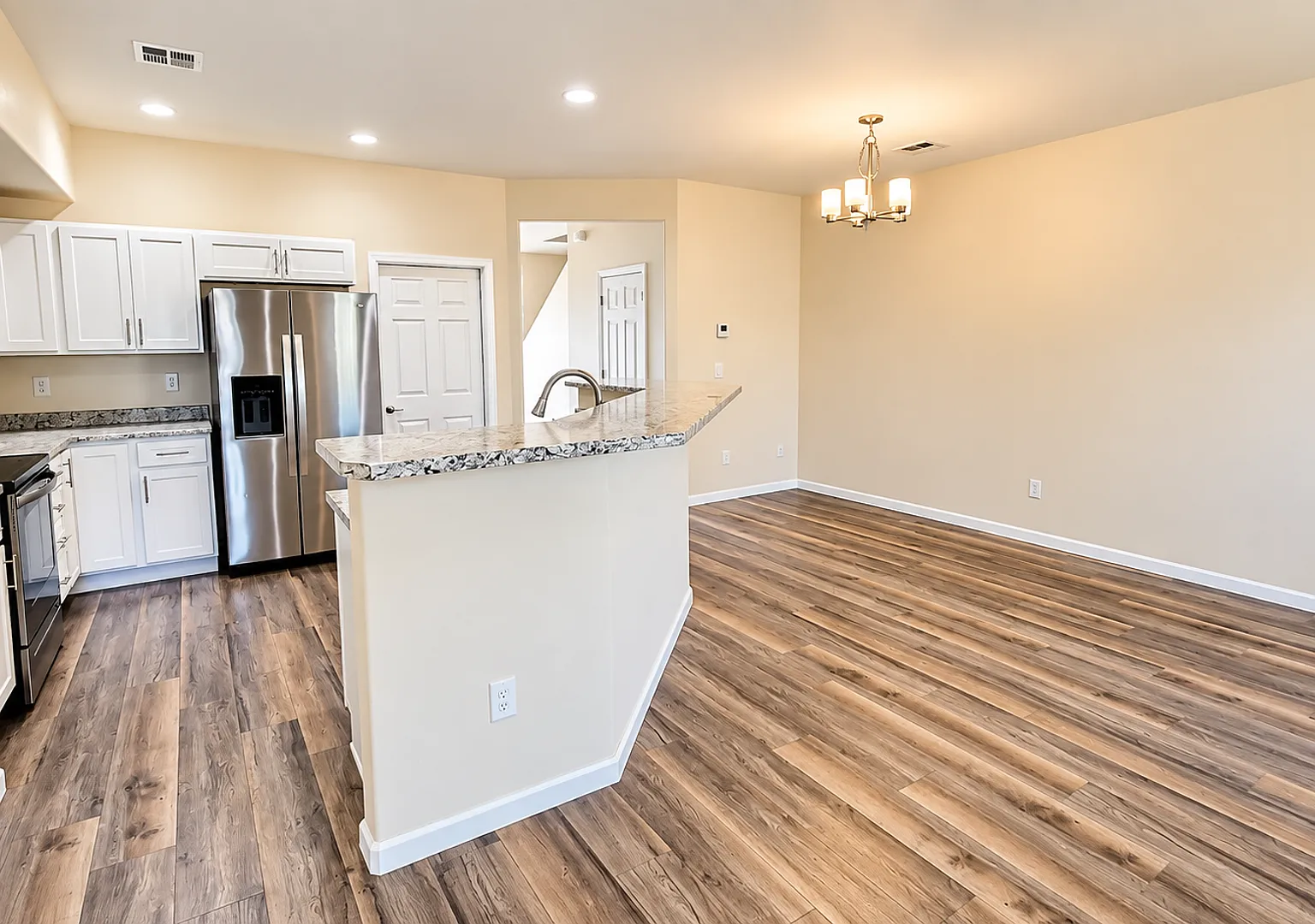 Modern 3-Bedroom Townhome with Garage Near Mesa Mall Built in 2020 — Photo 2