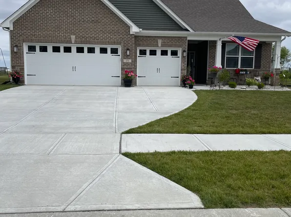 271 Dyson Dr, Whiteland, IN 46184
