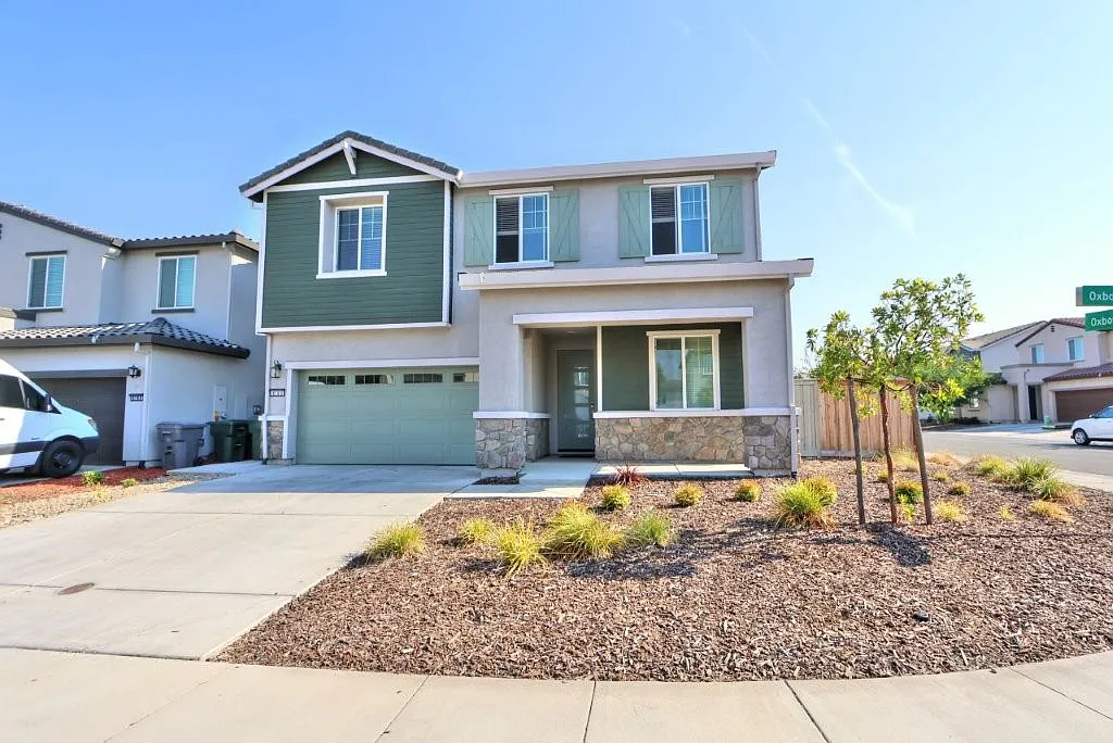 4 bed, 2213 sqft, $3,375 — Photo 4
