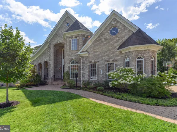 2121 McKay St, Falls Church, VA 22043