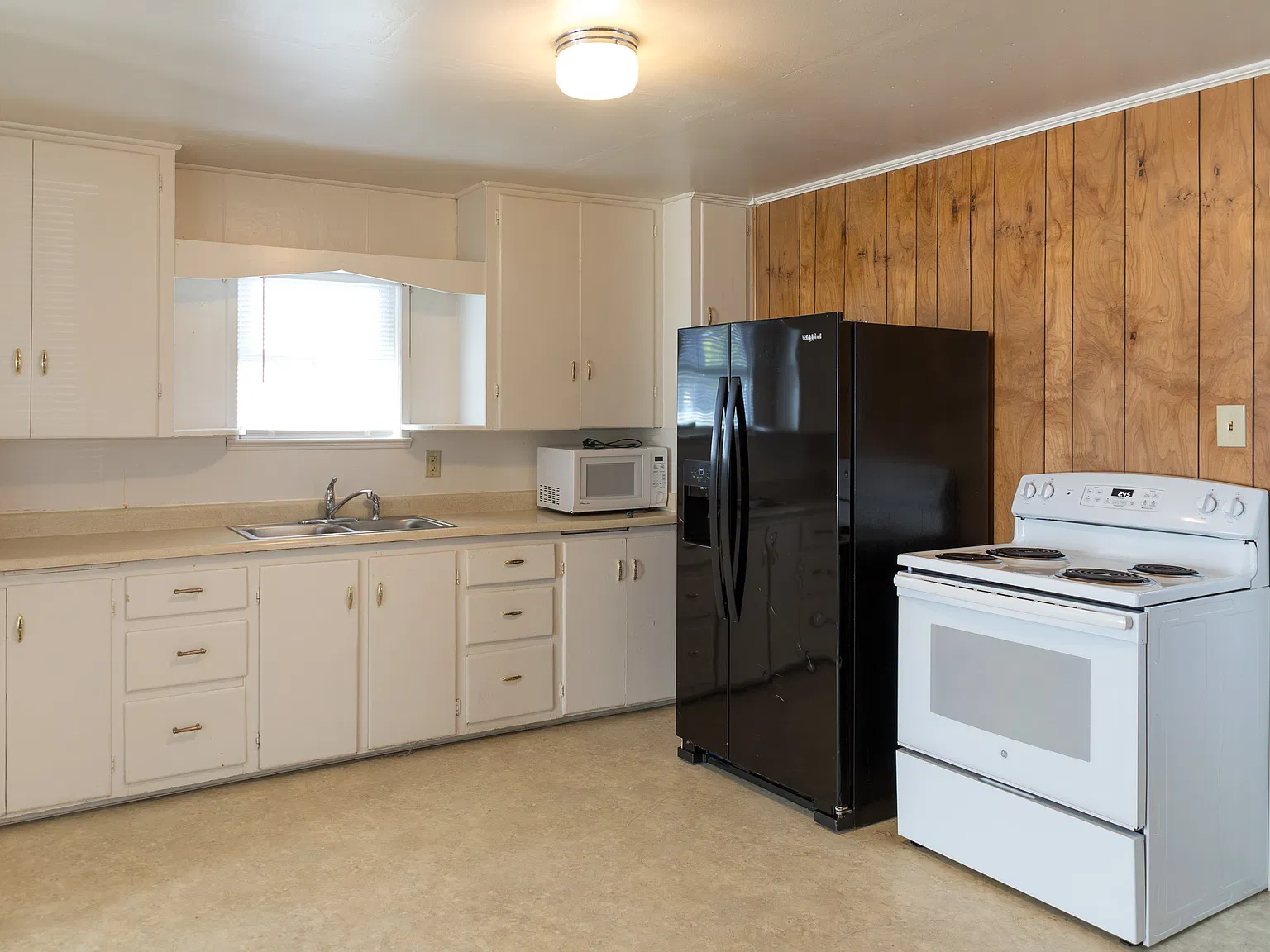 Hutchinson Estates LLC- 1049 SW 9th Ave - 1 — Photo 4