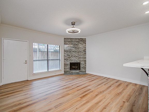 3rd image of 1100 Augusta Dr APT 35