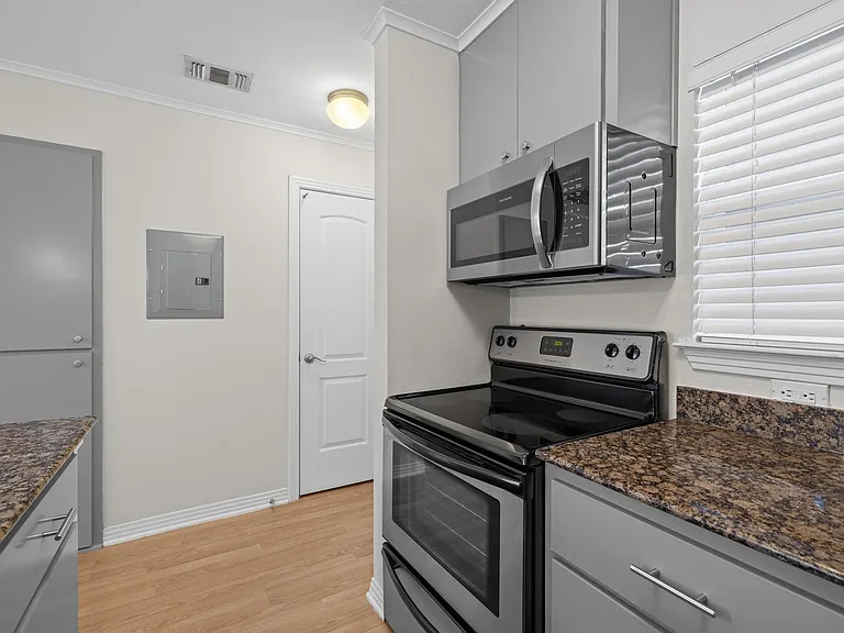 1422 Collier St #206 — Photo 8