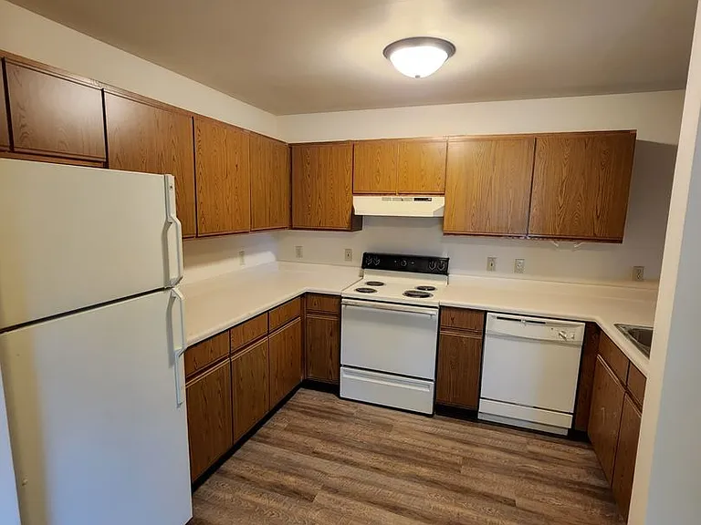 Badger Place Apartments — Photo 2