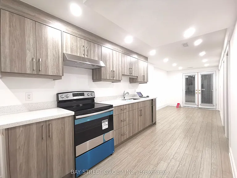 267 Bathurst Glen Dr #BASEMENT — Photo 2
