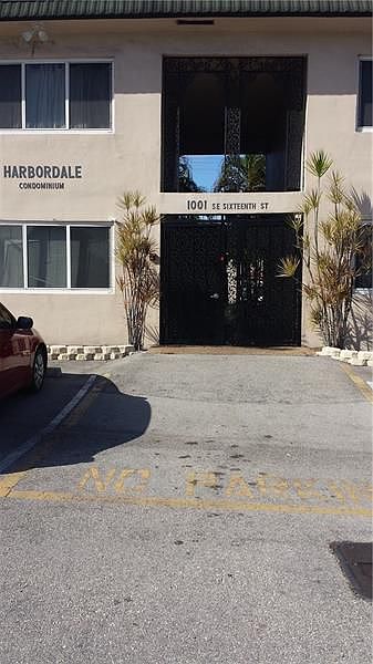 1st image of 1001 SE 16th St APT 17