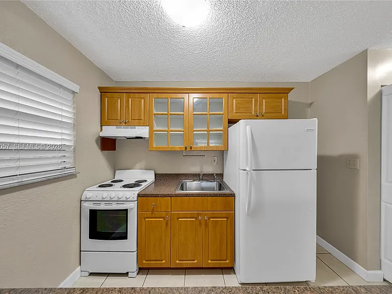 9751 Wayne Ave #6 — Photo 5