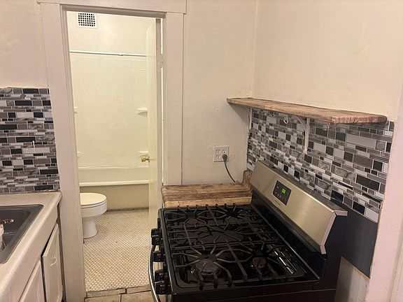 5th image of 3827 S Terrace St