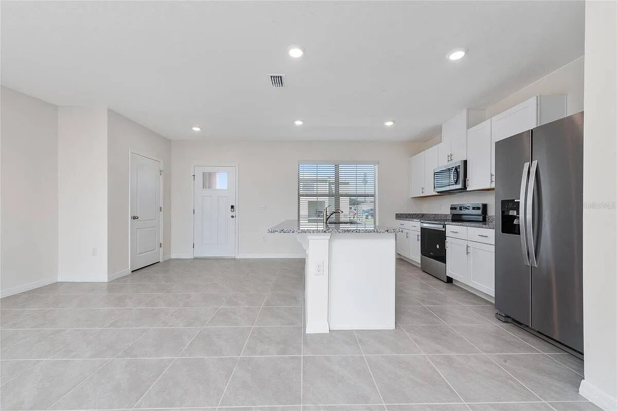 3 bed, 2.5 bath, 1560 sqft, $2,150 — Photo 4