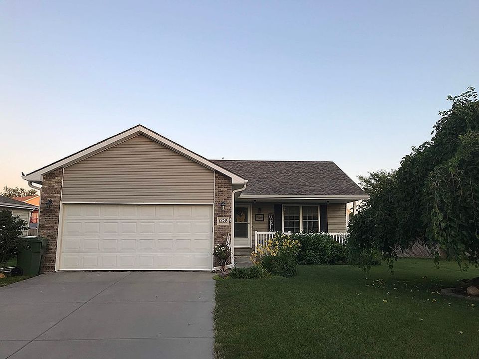 1st image of 1939 Gunnison Dr