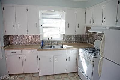 2nd image of 1106 Aberdeen St NE