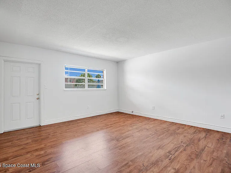 401 Monroe Ave #B105 — Photo 16