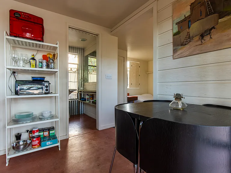 828 S Russell Ave — Photo 5