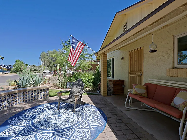 703 E Auburn Dr — Photo 6