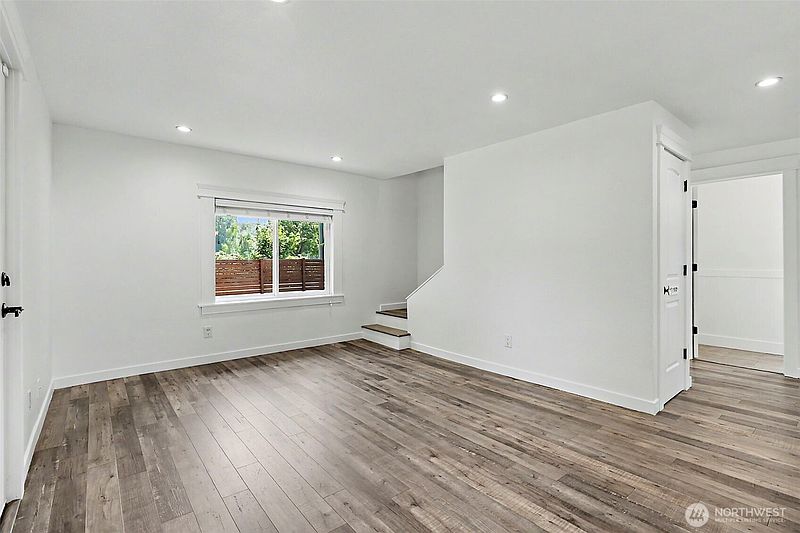 4th image of 14918 75th Street Ct E