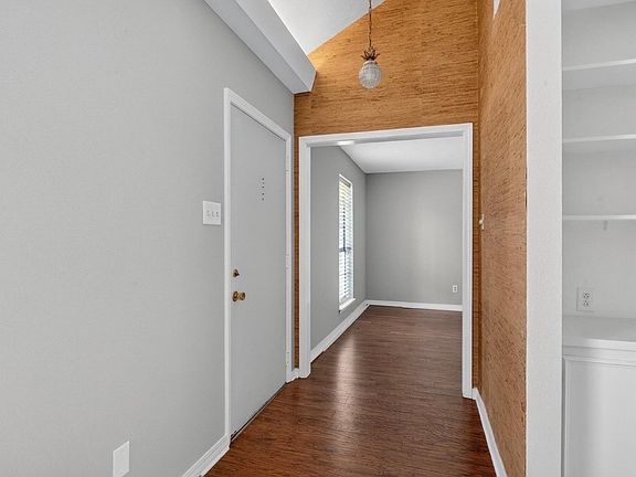 5th image of 10009 Raintree Dr