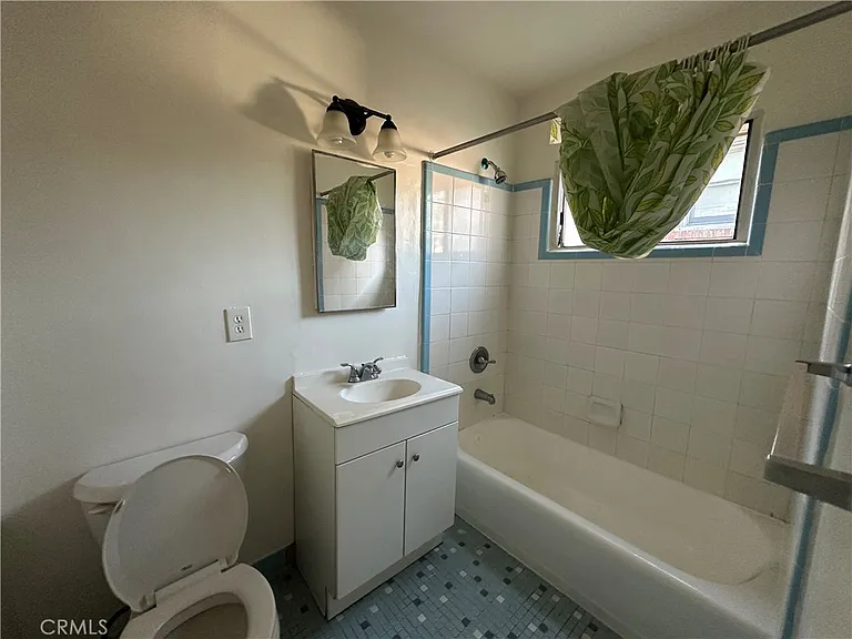 253 E Villa St #6 — Photo 6