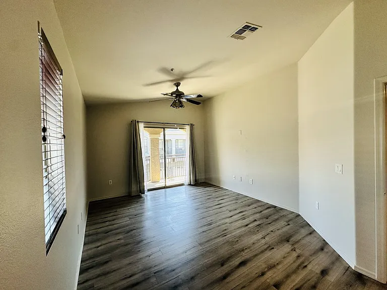 2402 E 5th St — Photo 4