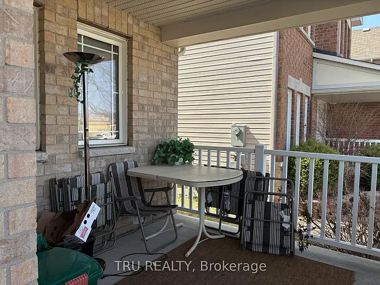 684 Beatrice Dr — Photo 6