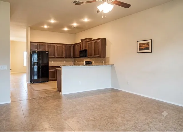 415 Harding Ln — Photo 12