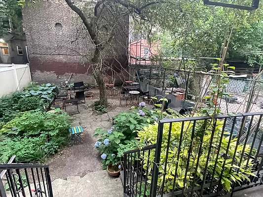 Rented by Realty Advisors Group | media 19