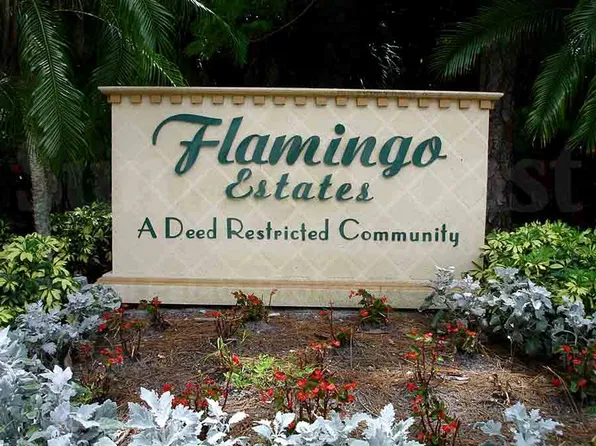 882 Bluebird St, Naples, FL 34104