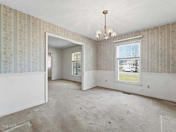 4th image of 312 King Richard Court