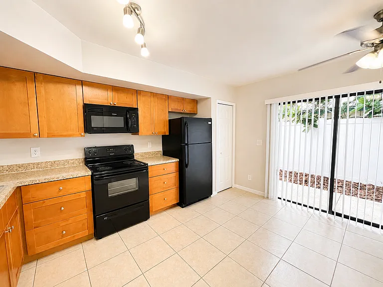 506 S Albany Ave #A — Photo 10
