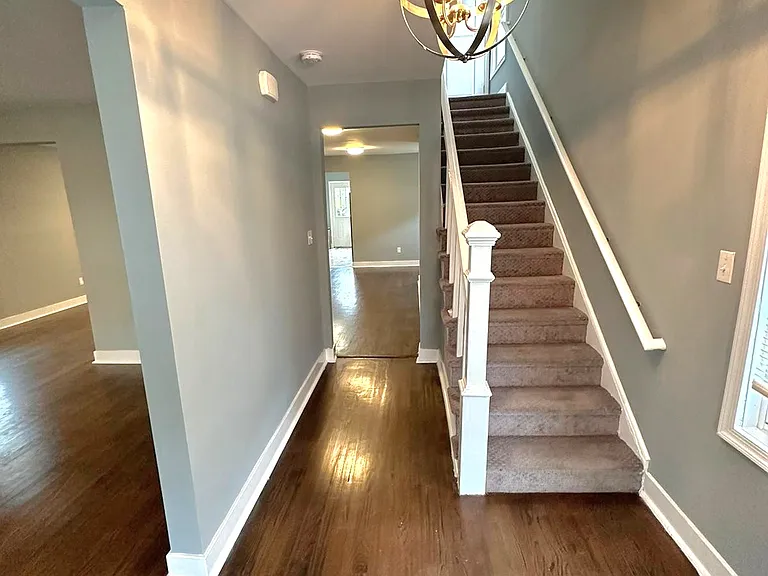 109 S Main St — Photo 2