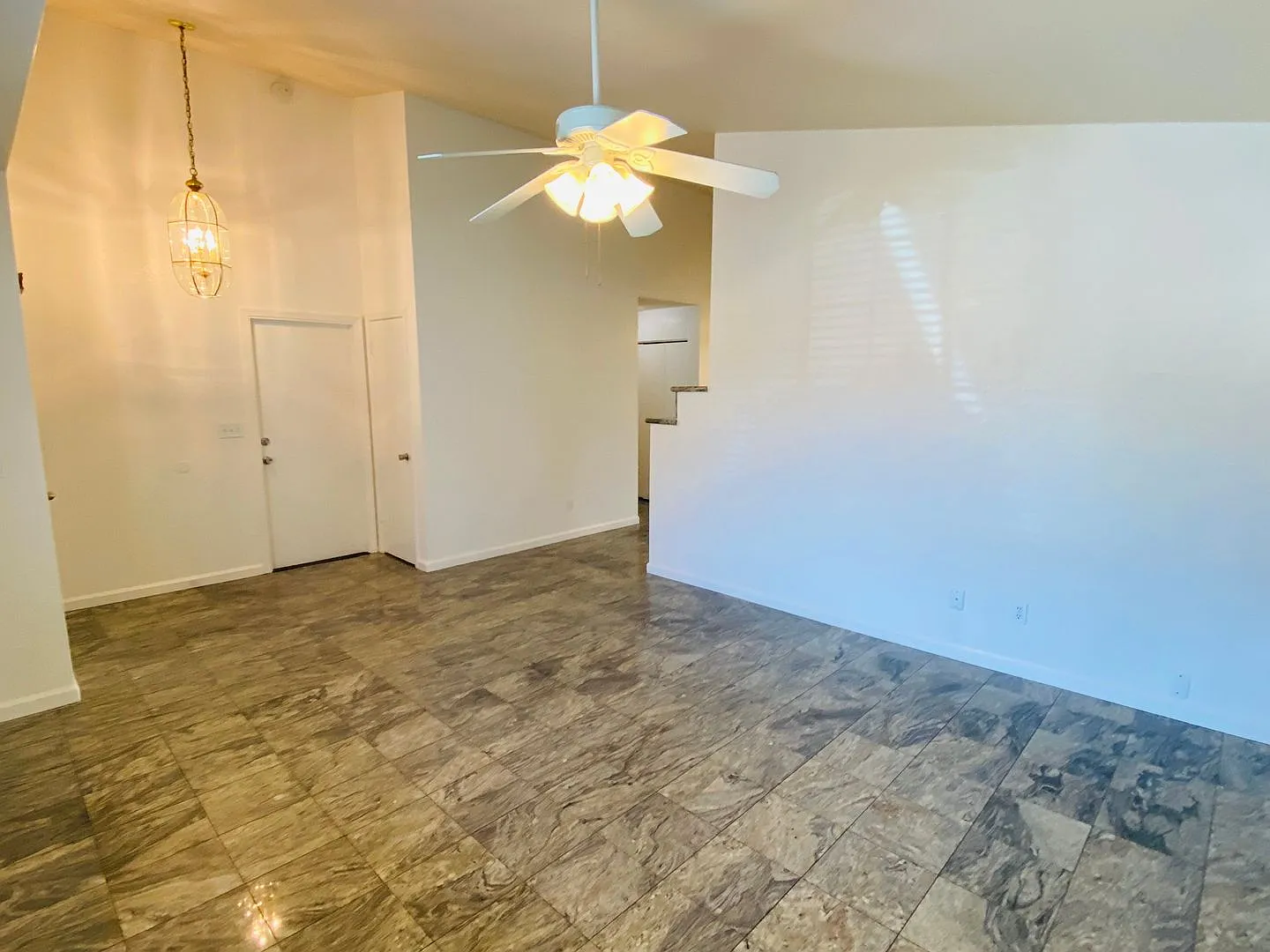 Comfy 3 Bedroom Single Story — Photo 3