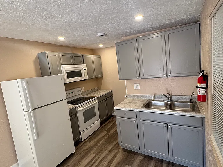 83 Glenmont Dr W #0 — Photo 1