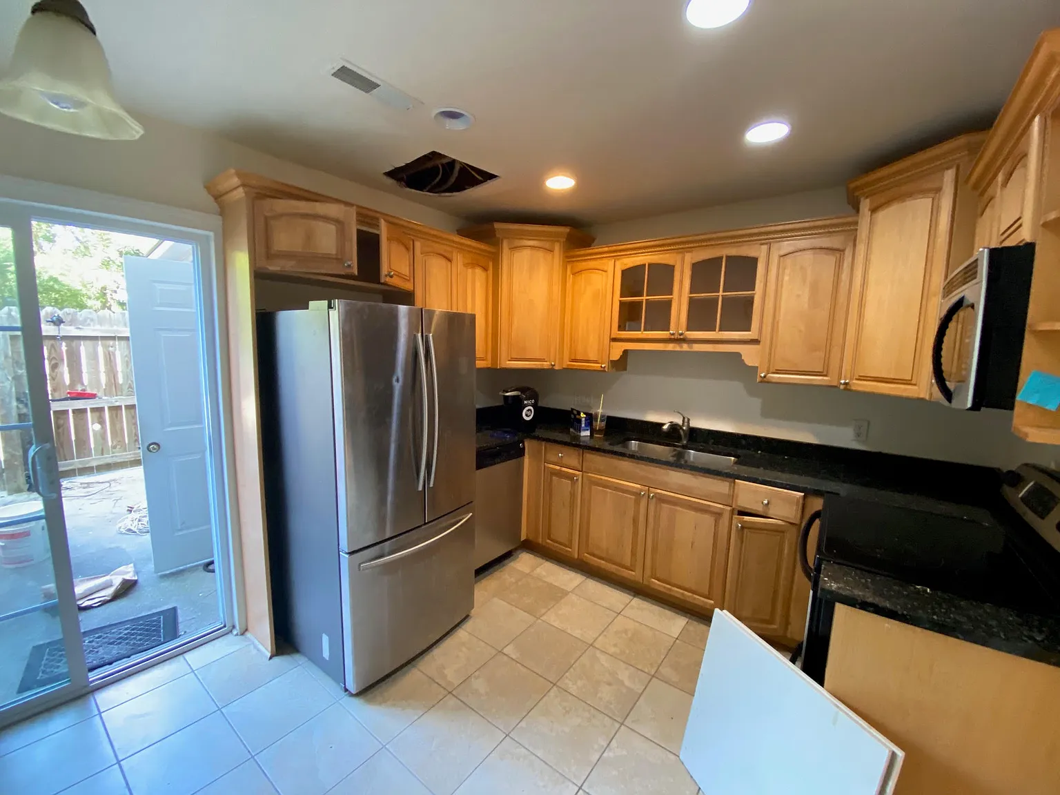 2 bed, 1.5 bath, 931 sqft, $2,750 — Photo 2