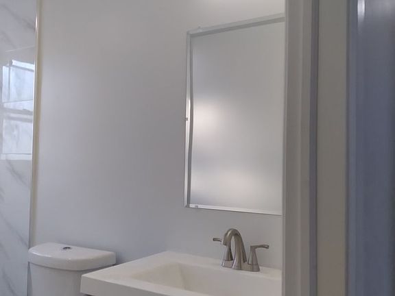 4th image of 199 N Lake Ave #2