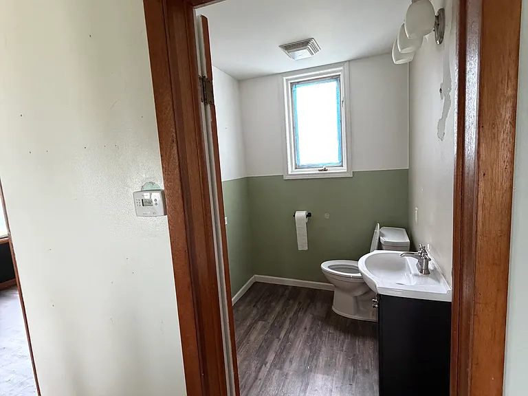 803 32nd St — Photo 6